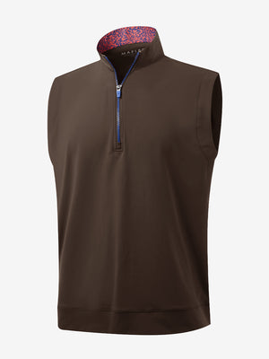 3D front view of the print collar quarter zip golf vest in coffee brown, sleek and sporty design.