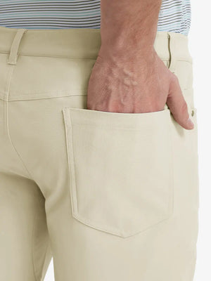 Back pocket with glove in Stretch Plain Everyday Pants, functional and relaxed – LIGHT KHAKI